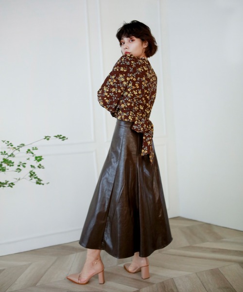 Leja(レジャ)の「レザーAラインロングスカート(スカート・レディース・ブラック/グリーン/モカ・SMALL/MEDIUM)」の4枚目の写真