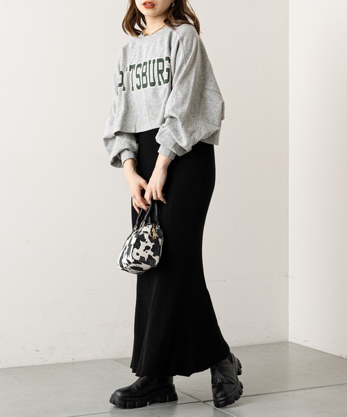 Chico（チコ）の「ショート丈デカロゴカレッジスウェット（スウェット・レディース・ブラック/グレー/グリーン/アイボリー・FREE）」の8枚目の写真