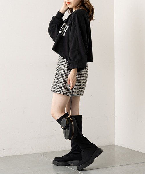 Chico（チコ）の「ショート丈デカロゴカレッジスウェット（スウェット・レディース・ブラック/グレー/グリーン/アイボリー・FREE）」の7枚目の写真