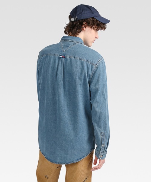 tommy jeans（トミー ジーンズ）の「フラッグロゴデニムシャツ（シャツ/ブラウス・メンズ・ブルー・LARGE/MEDIUM/SMALL/X-LARGE）」の8枚目の写真