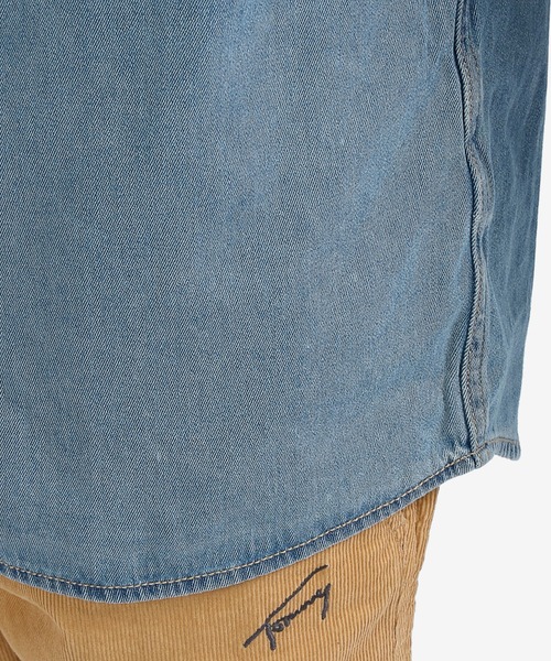 tommy jeans（トミー ジーンズ）の「フラッグロゴデニムシャツ（シャツ/ブラウス・メンズ・ブルー・LARGE/MEDIUM/SMALL/X-LARGE）」の3枚目の写真