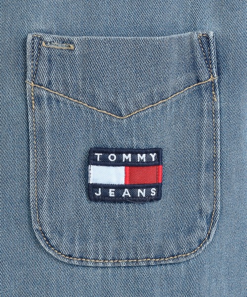 tommy jeans（トミー ジーンズ）の「フラッグロゴデニムシャツ（シャツ/ブラウス・メンズ・ブルー・LARGE/MEDIUM/SMALL/X-LARGE）」の4枚目の写真