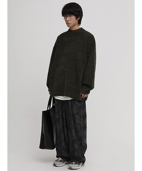 MASONPRINCE（メイソンプリンス）の「【MASONPRINCE】Oversized mock neck one point logo knit MY2039（ニット/セーター・メンズ・ブルー/ブラック/ベージュ/ライトブルー/カーキ・S/M/L）」の19枚目の写真