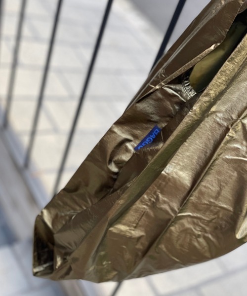 BAGGU(バグー)の「BAGGU/バグゥ メタリックSTANDARD(エコバッグ/サブバッグ・レディース・ブルー/アンティークゴールド・FREE)」の5枚目の写真
