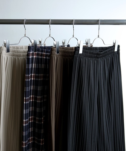 and it_（アンドイット）の「裏起毛プリーツパンツ（その他パンツ・レディース・グリーン/モカ/グレイッシュベージュ/ブラック/ブラック系/チェック/ブラウン系/ベージュ系/ブラウン系その他/チャコール/その他1・L/M）」の15枚目の写真