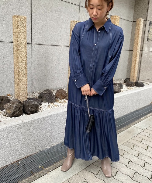 LHELBIE（レルビエ）の「ダンガリーティアードシャツワンピ（シャツワンピース・レディース・インディゴブルー/ブルー/ライトベージュ・M）」の2枚目の写真