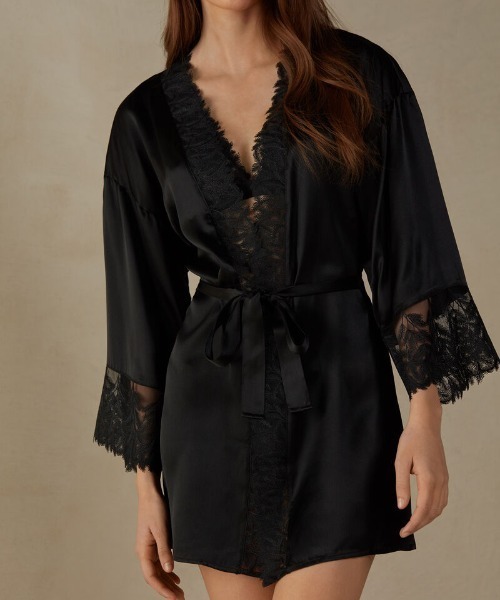 Intimissimi(インティミッシミ)の「Fly Me to the Moon シルク ガウン(ガウン/バスローブ・レディース・ブラック/アイボリー・S/M/M/L)」の3枚目の写真
