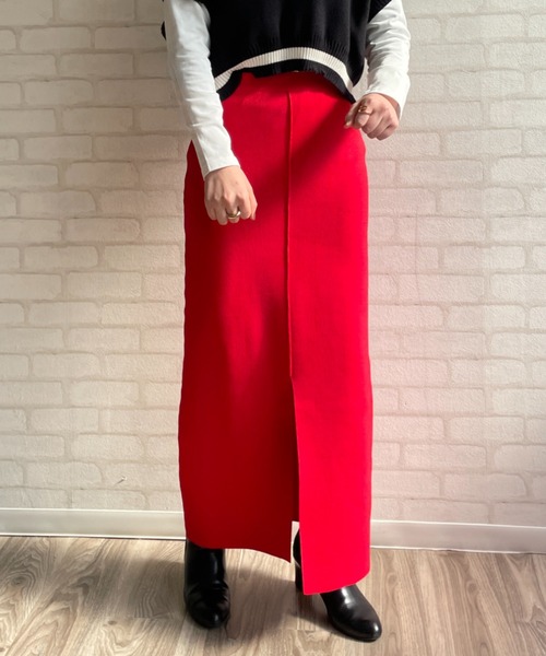 Chiaro(キアロ)の「スリットタイトニットスカート(スカート・レディース・ブラック/レッド/グリーン/グレイッシュベージュ・FREE)」の4枚目の写真