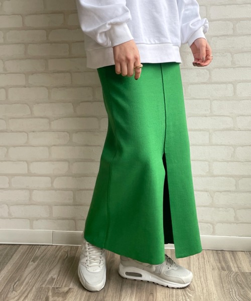 Chiaro(キアロ)の「スリットタイトニットスカート(スカート・レディース・ブラック/レッド/グリーン/グレイッシュベージュ・FREE)」の3枚目の写真