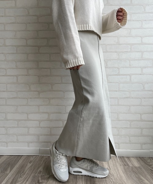 Chiaro(キアロ)の「スリットタイトニットスカート(スカート・レディース・ブラック/レッド/グリーン/グレイッシュベージュ・FREE)」の17枚目の写真