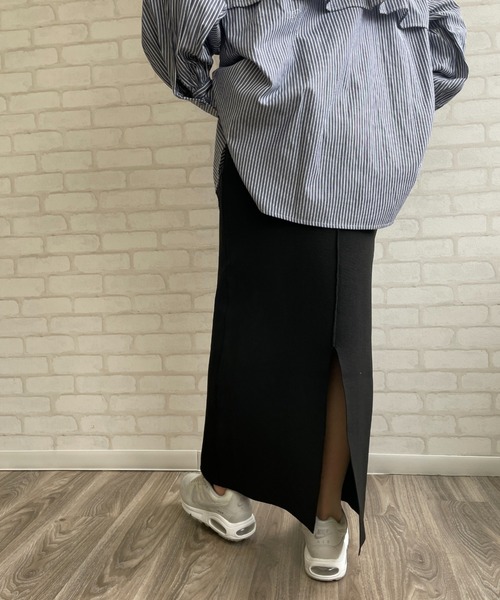 Chiaro(キアロ)の「スリットタイトニットスカート(スカート・レディース・ブラック/レッド/グリーン/グレイッシュベージュ・FREE)」の6枚目の写真