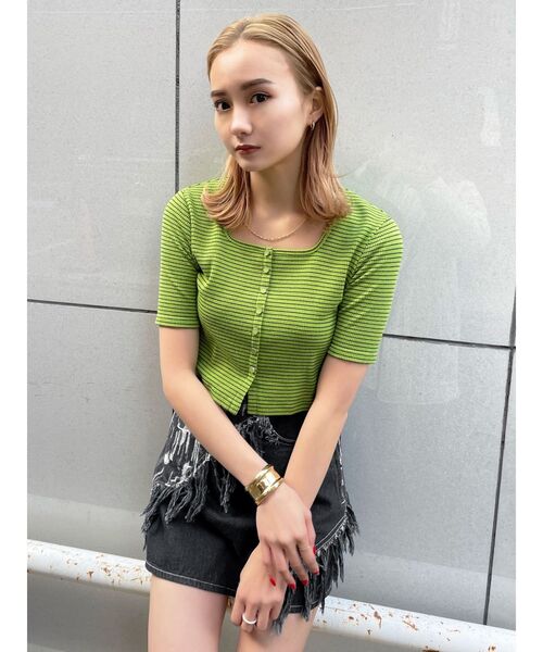 EMODA（エモダ）の「コンパクトショートリブニット（Tシャツ/カットソー・レディース・ホワイト/ブラック/パープル/イエロー/グリーン・FREE）」の4枚目の写真