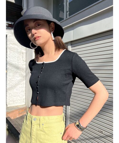 EMODA（エモダ）の「コンパクトショートリブニット（Tシャツ/カットソー・レディース・ホワイト/ブラック/パープル/イエロー/グリーン・FREE）」の13枚目の写真