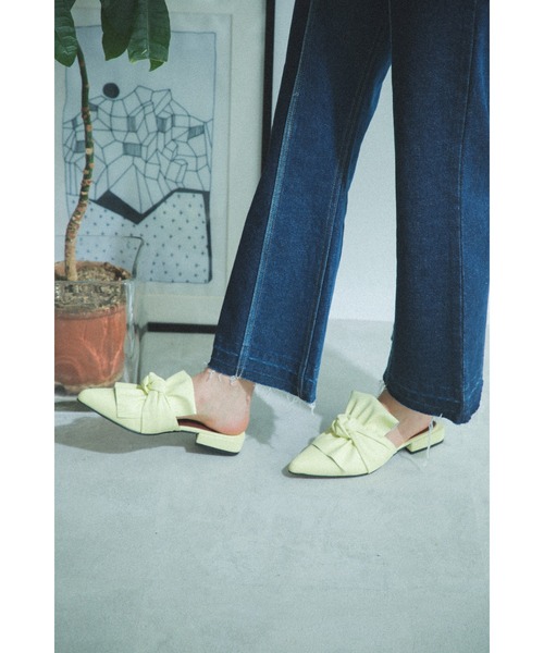 piu comoda（ピュコモダ）の「(piu comoda)ノットリボンスリッパサンダル（サンダル・レディース・ブラック/イエロー・38/37/36）」の5枚目の写真