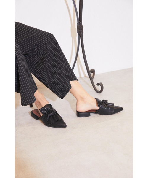 piu comoda（ピュコモダ）の「(piu comoda)ノットリボンスリッパサンダル（サンダル・レディース・ブラック/イエロー・38/37/36）」の9枚目の写真