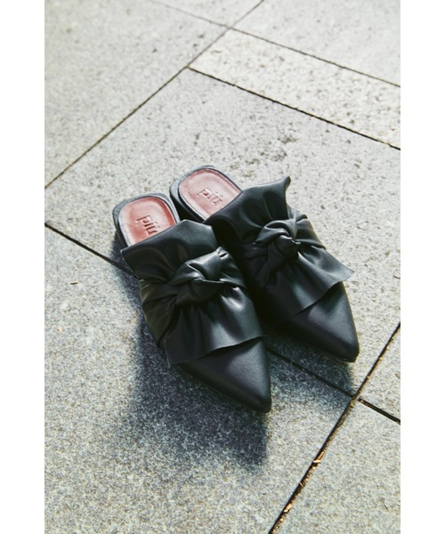 piu comoda（ピュコモダ）の「(piu comoda)ノットリボンスリッパサンダル（サンダル・レディース・ブラック/イエロー・38/37/36）」の7枚目の写真