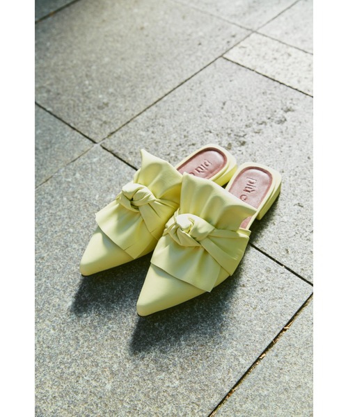 piu comoda（ピュコモダ）の「(piu comoda)ノットリボンスリッパサンダル（サンダル・レディース・ブラック/イエロー・38/37/36）」の22枚目の写真