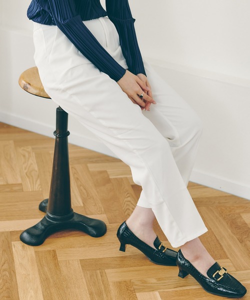 Lamoa（ラモア）の「Lamoa/テーパード タック スラックスパンツ（スラックス・レディース・ホワイト/ブラック/ブルー/アイボリー・SMALL/MEDIUM/LARGE）」の2枚目の写真