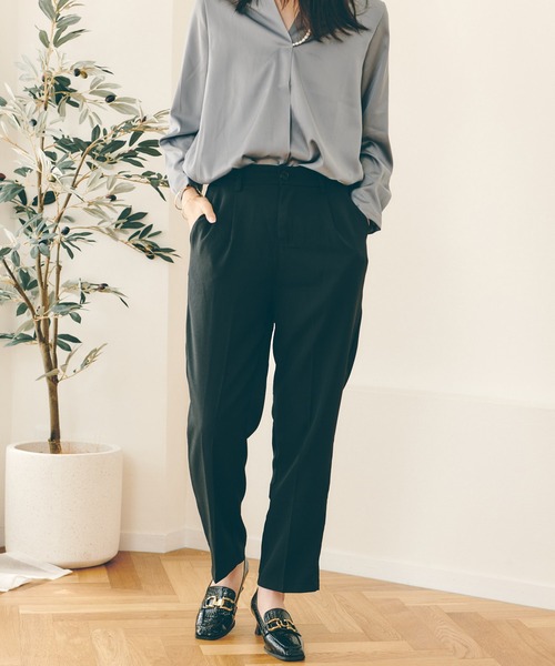 Lamoa（ラモア）の「Lamoa/テーパード タック スラックスパンツ（スラックス・レディース・ホワイト/ブラック/ブルー/アイボリー・SMALL/MEDIUM/LARGE）」の3枚目の写真