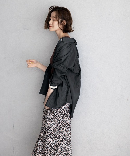 GeeRA（ジーラ）の「バックフリルボリューム袖シアーシャツ（シャツ/ブラウス・レディース・ブラック/ブルー・MEDIUM/LARGE/X-LARGE）」の6枚目の写真
