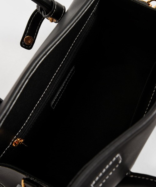 CHARLES & KEITH（チャールズ & キース）の「デイラー ダブルハンドルバッグ / Daylla Double Handle Bag（ハンドバッグ・レディース・ブラック/ネイビー/イエロー系その他2・M）」の10枚目の写真