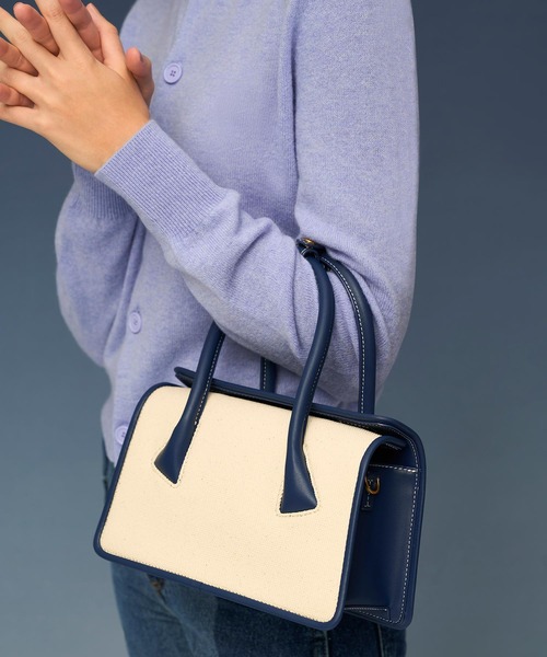 CHARLES & KEITH（チャールズ & キース）の「デイラー ダブルハンドルバッグ / Daylla Double Handle Bag（ハンドバッグ・レディース・ブラック/ネイビー/イエロー系その他2・M）」の11枚目の写真
