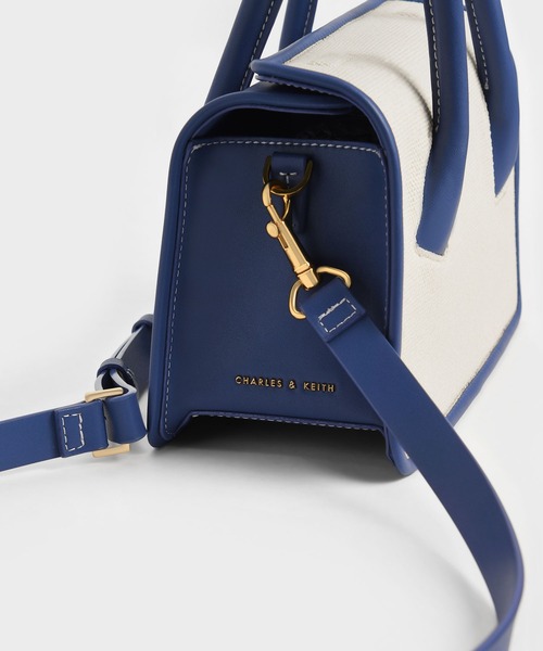 CHARLES & KEITH（チャールズ & キース）の「デイラー ダブルハンドルバッグ / Daylla Double Handle Bag（ハンドバッグ・レディース・ブラック/ネイビー/イエロー系その他2・M）」の14枚目の写真