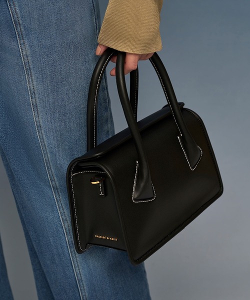 CHARLES & KEITH（チャールズ & キース）の「デイラー ダブルハンドルバッグ / Daylla Double Handle Bag（ハンドバッグ・レディース・ブラック/ネイビー/イエロー系その他2・M）」の4枚目の写真