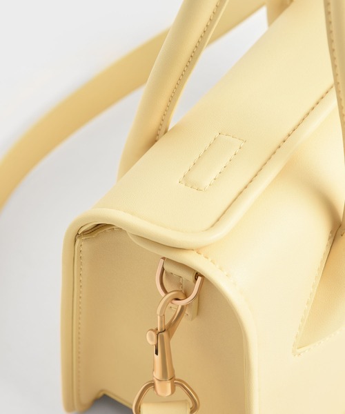 CHARLES & KEITH（チャールズ & キース）の「デイラー ダブルハンドルバッグ / Daylla Double Handle Bag（ハンドバッグ・レディース・ブラック/ネイビー/イエロー系その他2・M）」の21枚目の写真