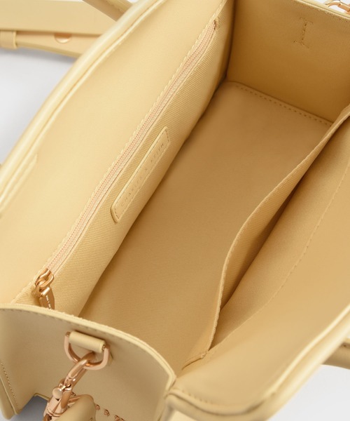 CHARLES & KEITH（チャールズ & キース）の「デイラー ダブルハンドルバッグ / Daylla Double Handle Bag（ハンドバッグ・レディース・ブラック/ネイビー/イエロー系その他2・M）」の22枚目の写真