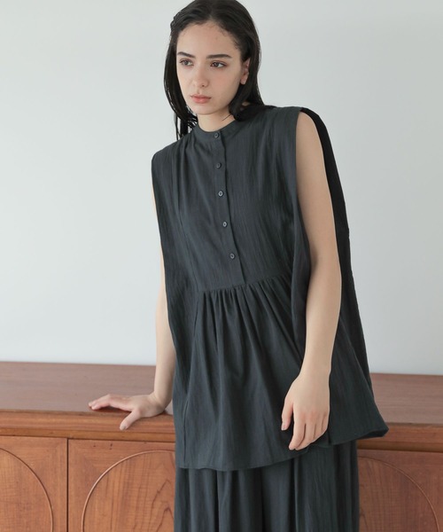 LAKOLE（ラコレ）の「コットンスラブペプラムブラウス / 295148（シャツ/ブラウス・レディース・ブラック/オフホワイト/桜・SMALL/MEDIUM）」の2枚目の写真