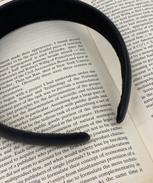 CIAOPANIC(チャオパニック)の「フェイクレザーワイドカチューシャ(カチューシャ・レディース・ブラック/アイボリー・FREE)」の10枚目の写真