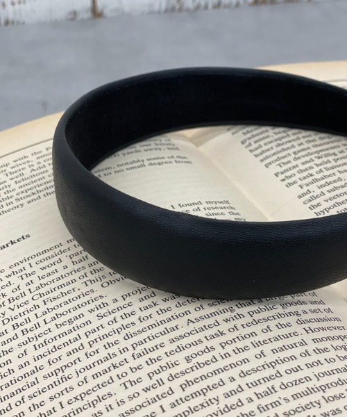 CIAOPANIC(チャオパニック)の「フェイクレザーワイドカチューシャ(カチューシャ・レディース・ブラック/アイボリー・FREE)」の8枚目の写真