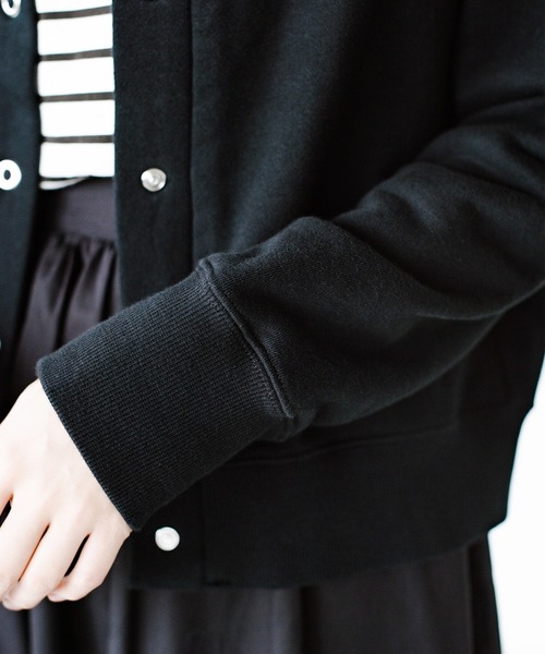 haco!(ハコ)の「さっと羽織るとコーデが仕上がる!PBPオーガニックコットン 無敵のスナップボタンカーディガン(カーディガン/ボレロ・レディース・ブラック・SMALL/MEDIUM/LARGE/X-LARGE)」の8枚目の写真