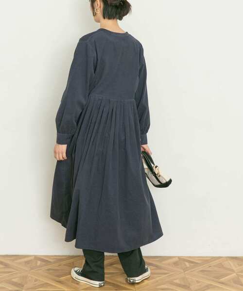 UR Lab.（アーバンリサーチラボ）の「コーデュロイタックワンピース（ワンピース・レディース・ベージュ系その他/ネイビー/パープル・FREE）」の5枚目の写真