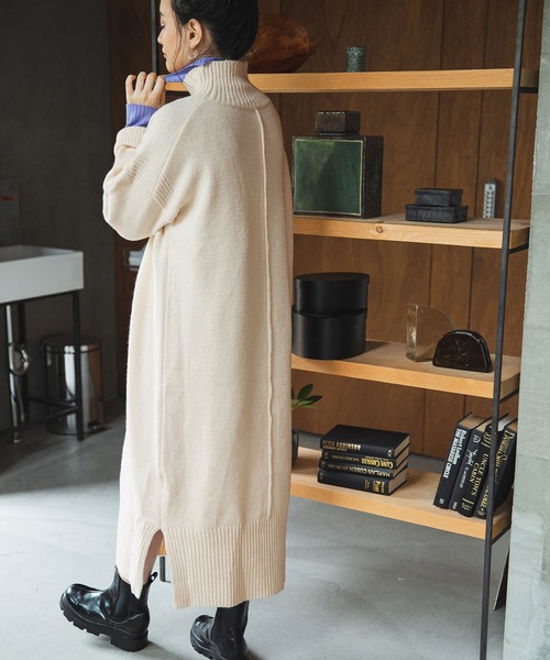 bohmal（ボマール）の「ボリュームタートルニットワンピース（ワンピース・レディース・オフホワイト/ピンク/ブルー/チャコールグレー・FREE）」の9枚目の写真