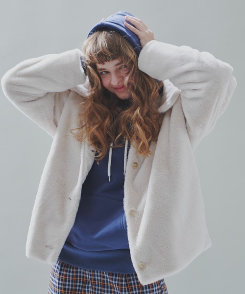 MERLOT（メルロー）の「ビッグカラーファーコート（その他アウター・レディース・チャコールグレー/ブルー/アイボリー・FREE）」の2枚目の写真