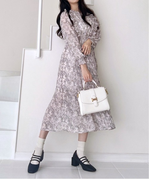 TITTY&CO.（ティティーアンドコー）の「【TITTY&CO.】トワルドジュイ長袖ミディワンピース（ワンピース・レディース・グレイッシュベージュ/ブラック・FREE/X-SMALL）」の9枚目の写真