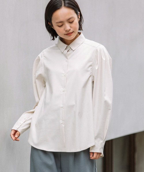 Munich（ミューニック）の「コンフォートベーシックツイルタックスリーブシャツ（シャツ/ブラウス・レディース・オフホワイト/ダークグレー/モカ・FREE）」の2枚目の写真