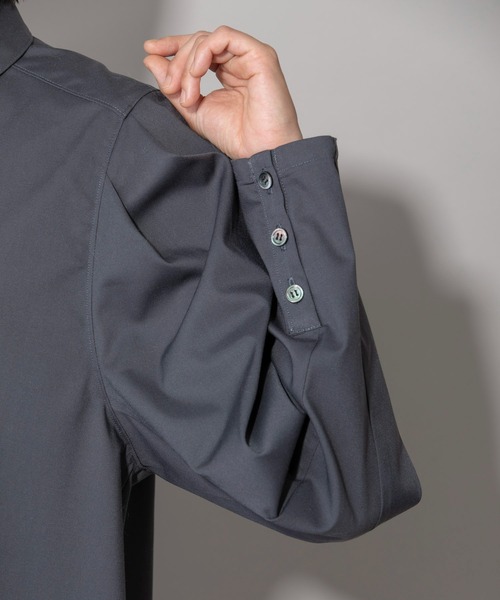 Munich（ミューニック）の「コンフォートベーシックツイルタックスリーブシャツ（シャツ/ブラウス・レディース・オフホワイト/ダークグレー/モカ・FREE）」の5枚目の写真