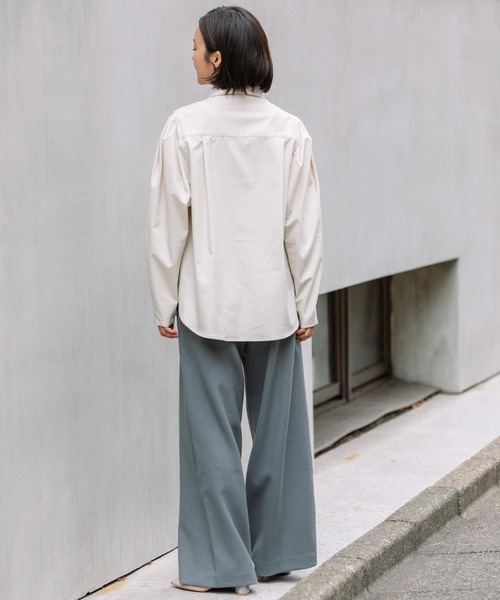 Munich（ミューニック）の「コンフォートベーシックツイルタックスリーブシャツ（シャツ/ブラウス・レディース・オフホワイト/ダークグレー/モカ・FREE）」の20枚目の写真