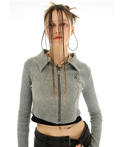 outxo（アウトエクソ）の「A'GEM/9 × .kom『OUTXO/アウトエクソ』hari zip-up/クロップド丈 長袖 ジップアップ ニット（ニット/セーター・レディース・ブラック/グリーン/グレー・FREE）」の3枚目の写真