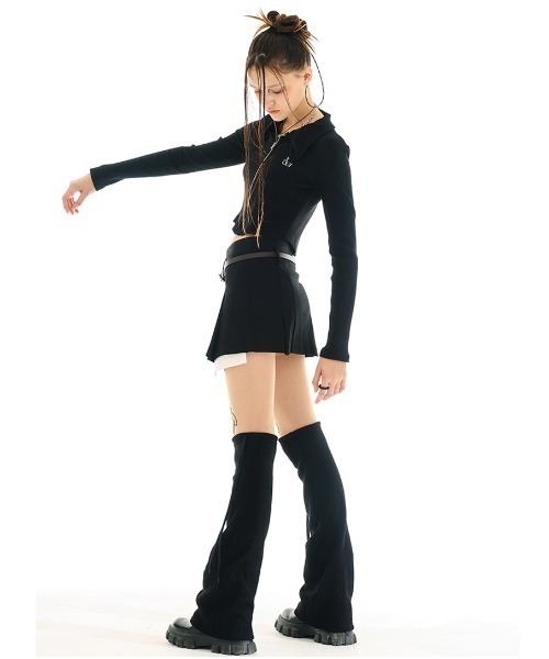 outxo（アウトエクソ）の「A'GEM/9 × .kom『OUTXO/アウトエクソ』hari zip-up/クロップド丈 長袖 ジップアップ ニット（ニット/セーター・レディース・ブラック/グリーン/グレー・FREE）」の8枚目の写真