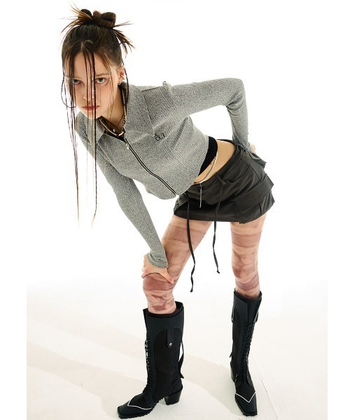 outxo（アウトエクソ）の「A'GEM/9 × .kom『OUTXO/アウトエクソ』hari zip-up/クロップド丈 長袖 ジップアップ ニット（ニット/セーター・レディース・ブラック/グリーン/グレー・FREE）」の14枚目の写真