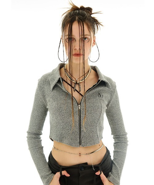 outxo（アウトエクソ）の「A'GEM/9 × .kom『OUTXO/アウトエクソ』hari zip-up/クロップド丈 長袖 ジップアップ ニット（ニット/セーター・レディース・ブラック/グリーン/グレー・FREE）」の12枚目の写真