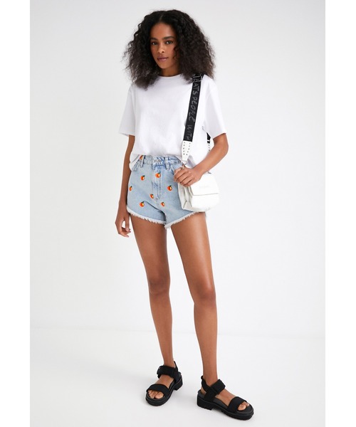 Desigual(デシグアル)の「フルーツ デニムショートパンツ(デニムパンツ・レディース・ブルー・38/34/36/40/42/44)」の6枚目の写真