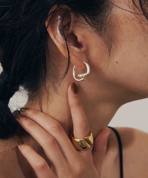 loni(ロニ)の「Vine bicolor pierce (マルチウェイ・バイカラーピアス)/両耳用(ピアス(両耳用)・レディース・その他・FREE)」の7枚目の写真
