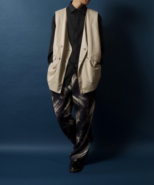 ANPAS(アンパス)の「Eco Suede Oversize No Collar Gilet/エコスウェード オーバーサイズ ノーカラー ジレベスト(ベスト・メンズ・ブラウン/ブラック/グレイッシュベージュ・M/L)」の17枚目の写真