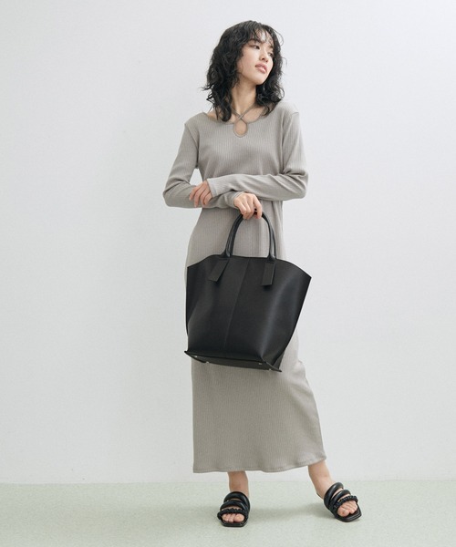 ADAM ET ROPE'（アダムエロペ）の「【A4対応】軽量トートバッグ（トートバッグ・レディース・ブラック/ベージュ・FREE）」の5枚目の写真