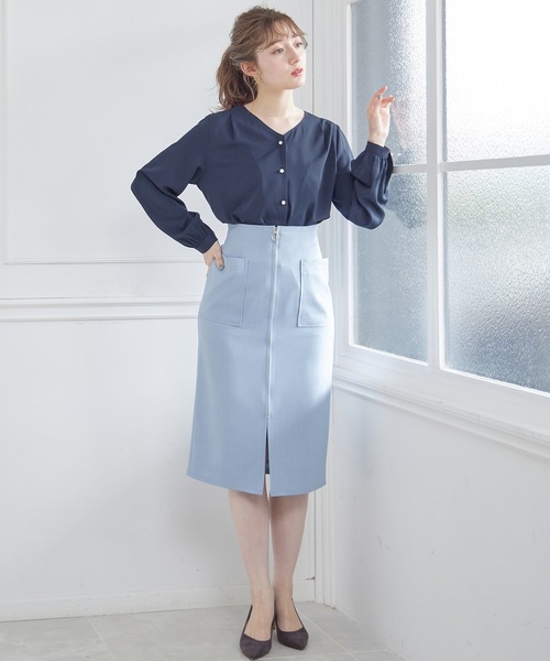 12Twelve Agenda(トゥエルブ アジェンダ)の「Vネックパール釦ブラウス(シャツ/ブラウス・レディース・オフホワイト/ベージュ/ネイビー・M)」の20枚目の写真